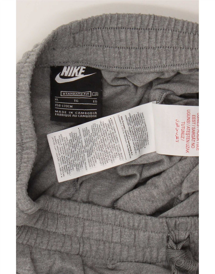 Nike Jungen-Sportshorts mit Standard-Passform, 13–14 Jahre, XL, graues Polyester