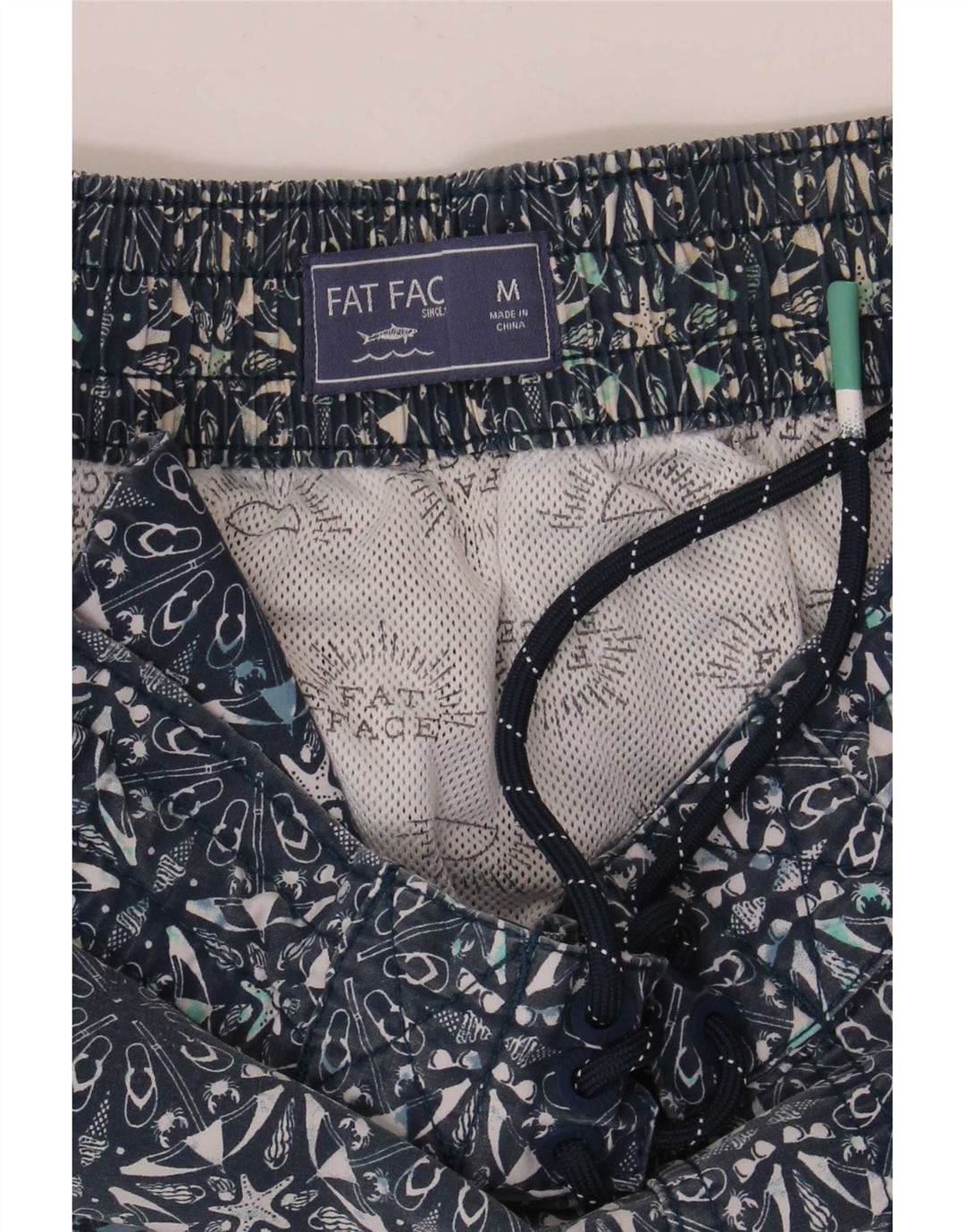 Fat Face Herren-Badeshorts aus mittlerer marineblauer geometrischer Baumwolle
