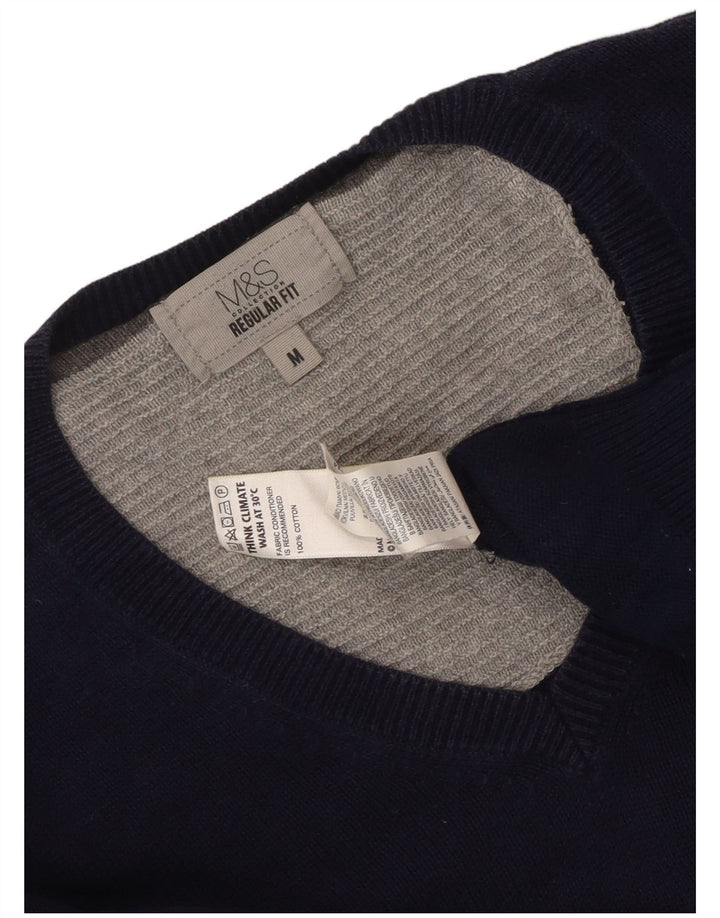Marks & Spencer Herren-Pullover mit normaler Passform und V-Ausschnitt in mittlerem Marineblau