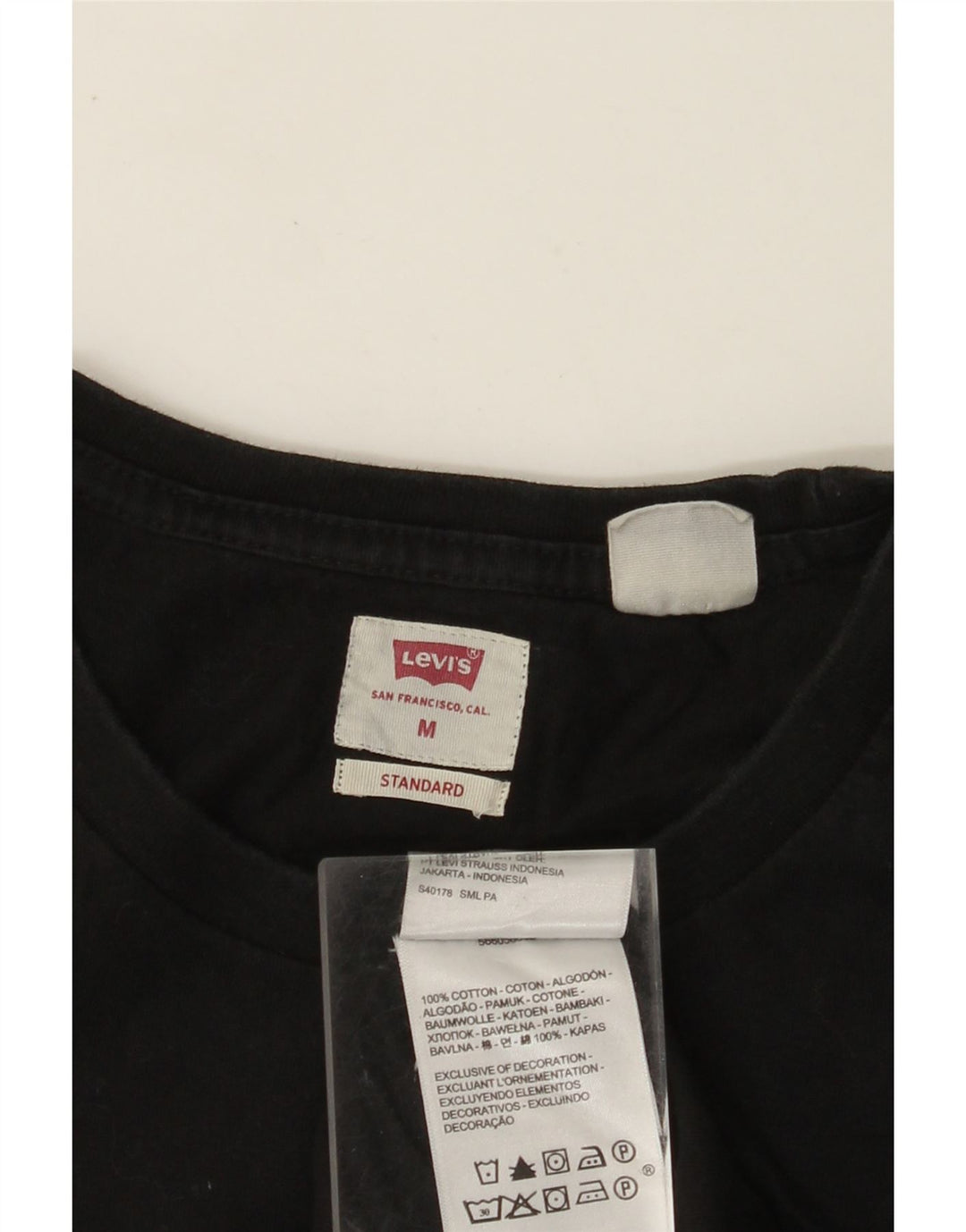 LEVI'S Herren-T-Shirt mit Standard-Passform, mittelschwarze Baumwolle