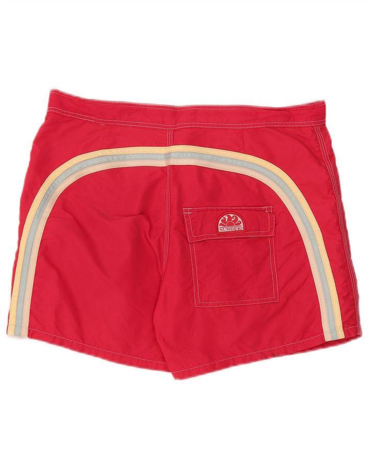 Sundek Herren-Badeshorts aus mittelrotem Nylon