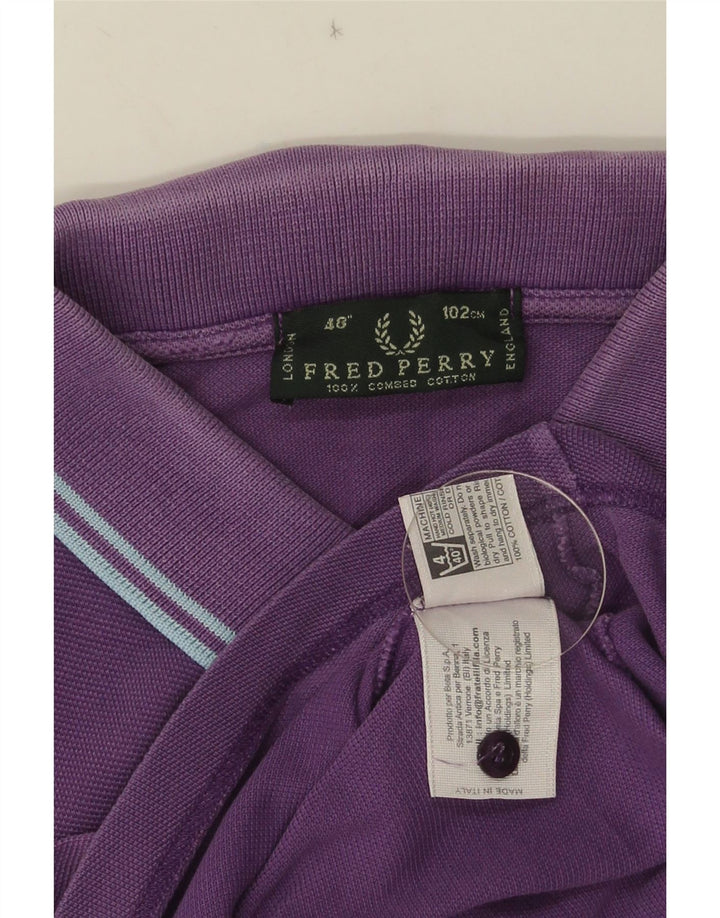 FRED PERRY Herren-Poloshirt aus mittelvioletter, gestreifter Baumwolle