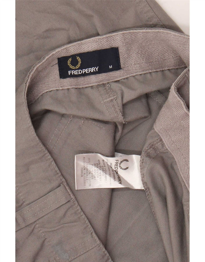 Fred Perry Herren Chinoshorts Medium W32 Grau Polyester