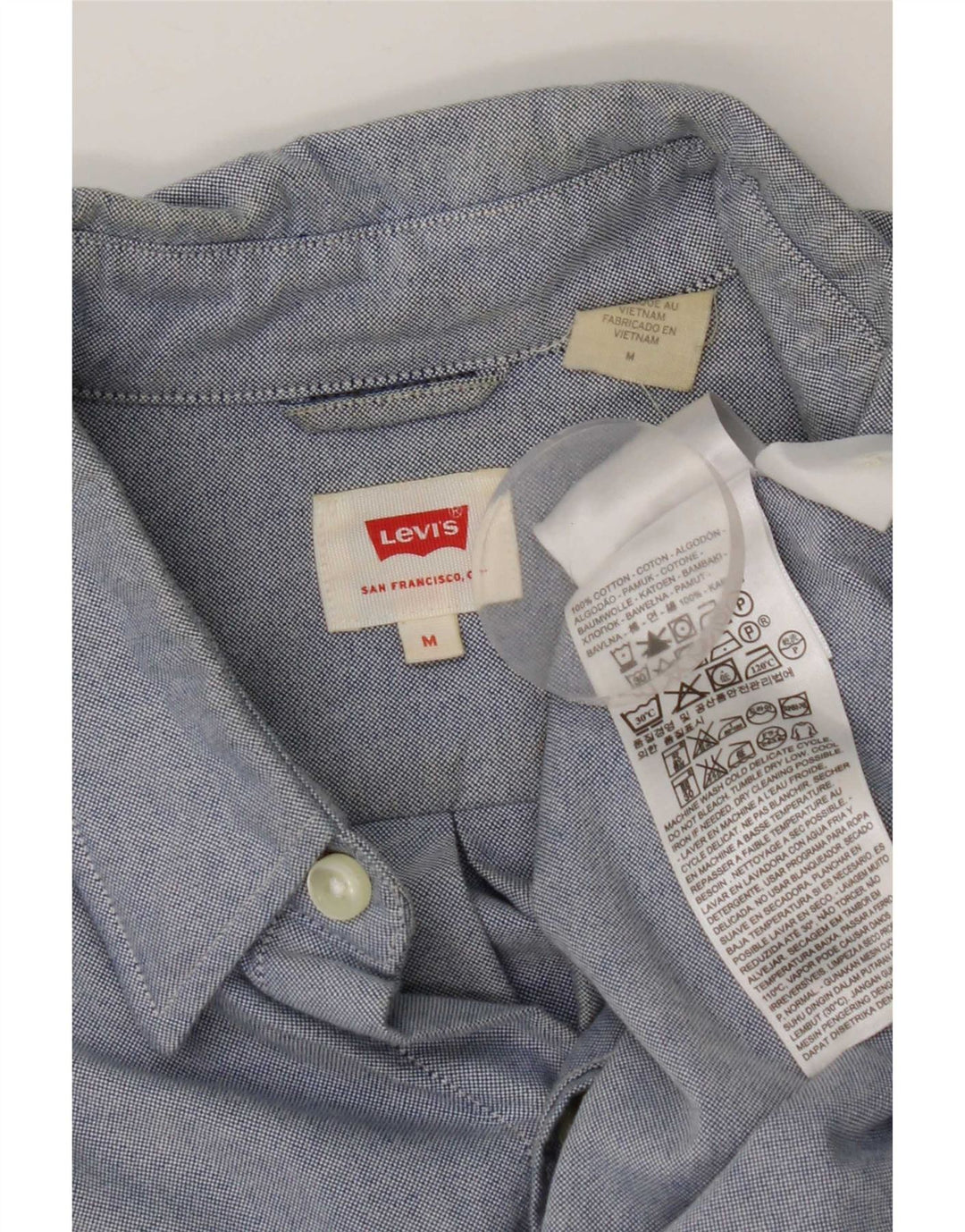 Levi's Herrenhemd aus mittelblauer Baumwolle