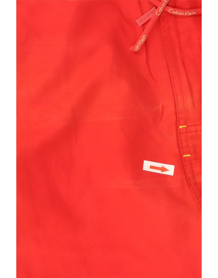 Calvin Klein Herren-Badeshorts mit Grafik, groß, rotes Farbblock-Polyester