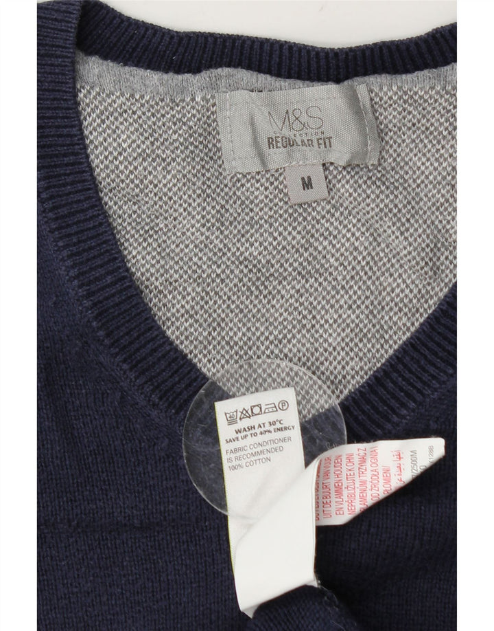 Marks & Spencer Herren-Pullover mit normaler Passform und V-Ausschnitt in mittlerem Marineblau