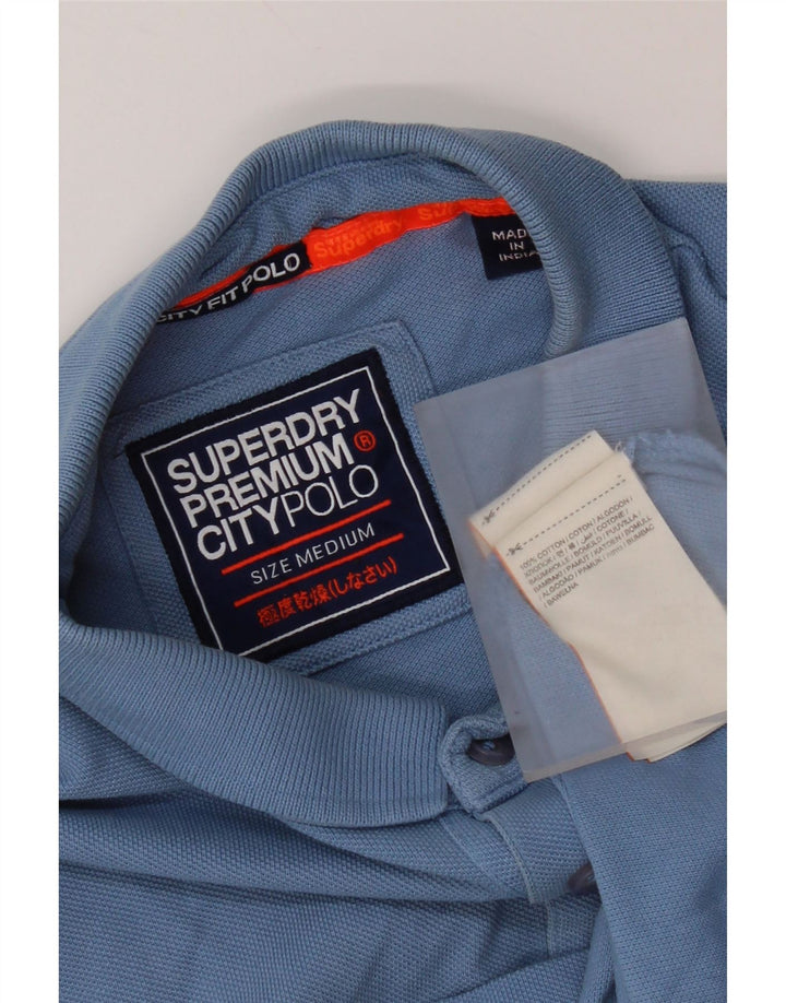 Superdry Herren-Poloshirt aus mittelblauer Baumwolle mit Grafik