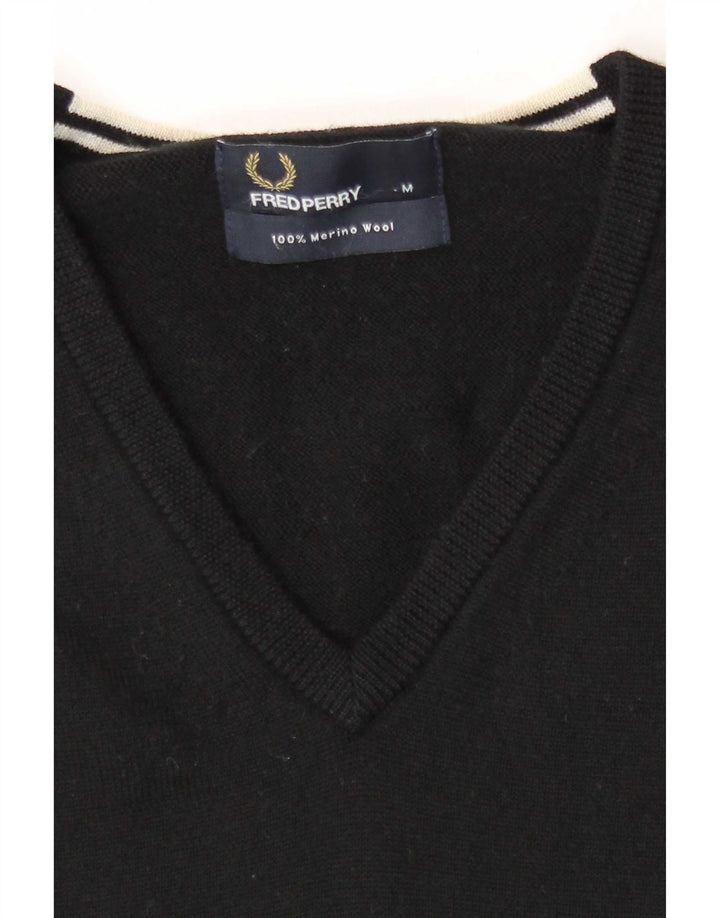 Fred Perry Herren-Pullover mit V-Ausschnitt aus mittelschwarzer Merinowolle