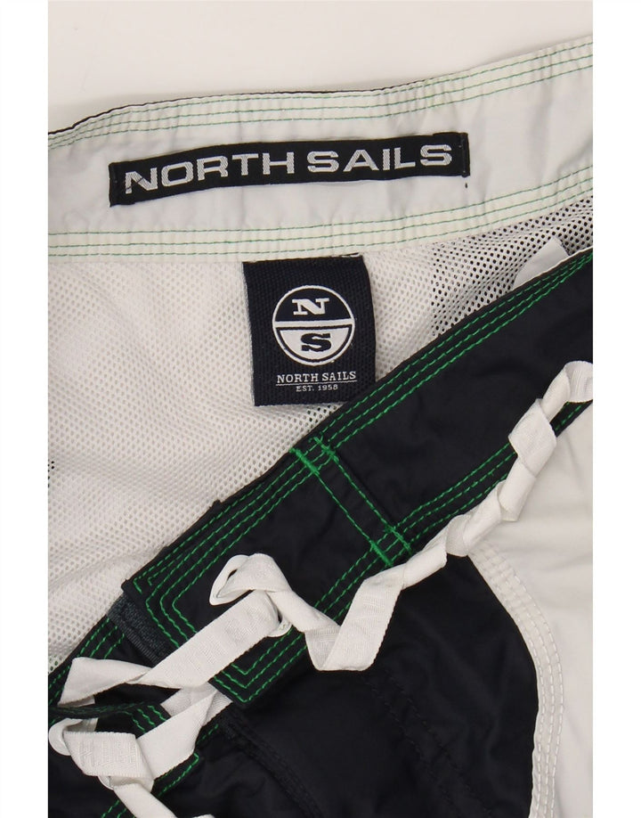 NORTH SAILS Herren-Badeshorts in mittelgrünem Farbblockdesign