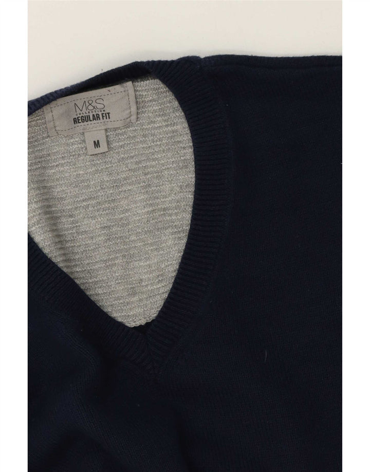 Marks & Spencer Herren-Pullover mit normaler Passform und V-Ausschnitt in mittlerem Marineblau