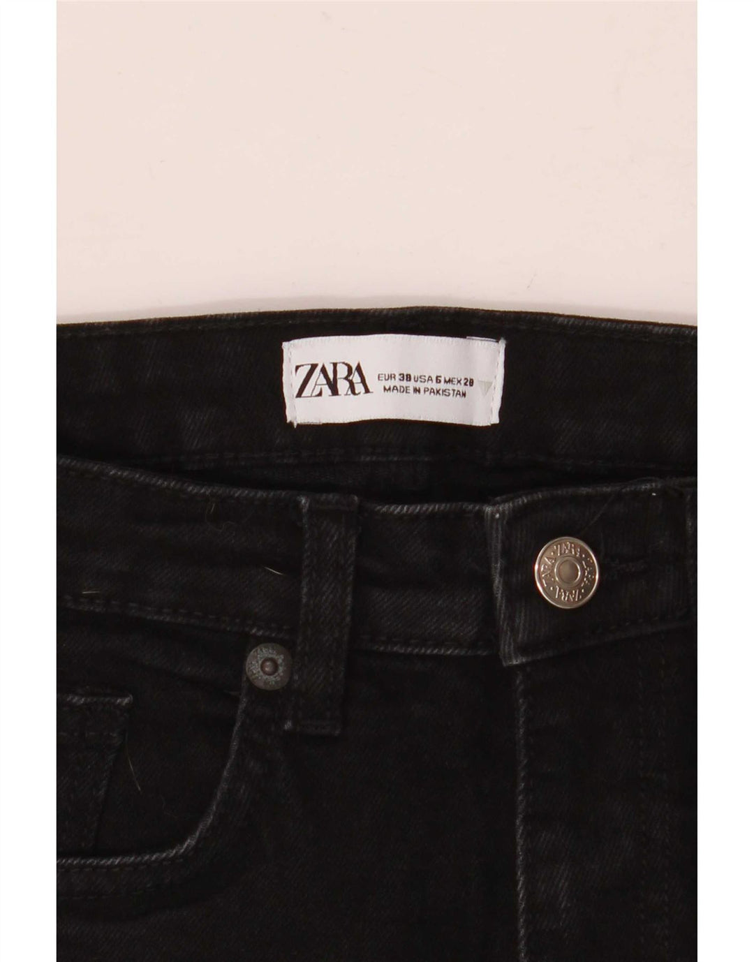 Kurze Jeans für Damen von Zara, EU 38, Größe S, W28, L24, Schwarz