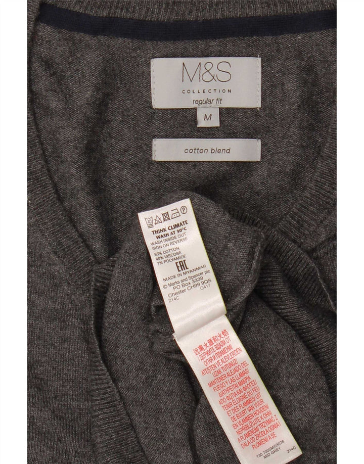 Marks & Spencer Herren-Pullover mit normaler Passform und V-Ausschnitt aus mittelgrauer Baumwolle