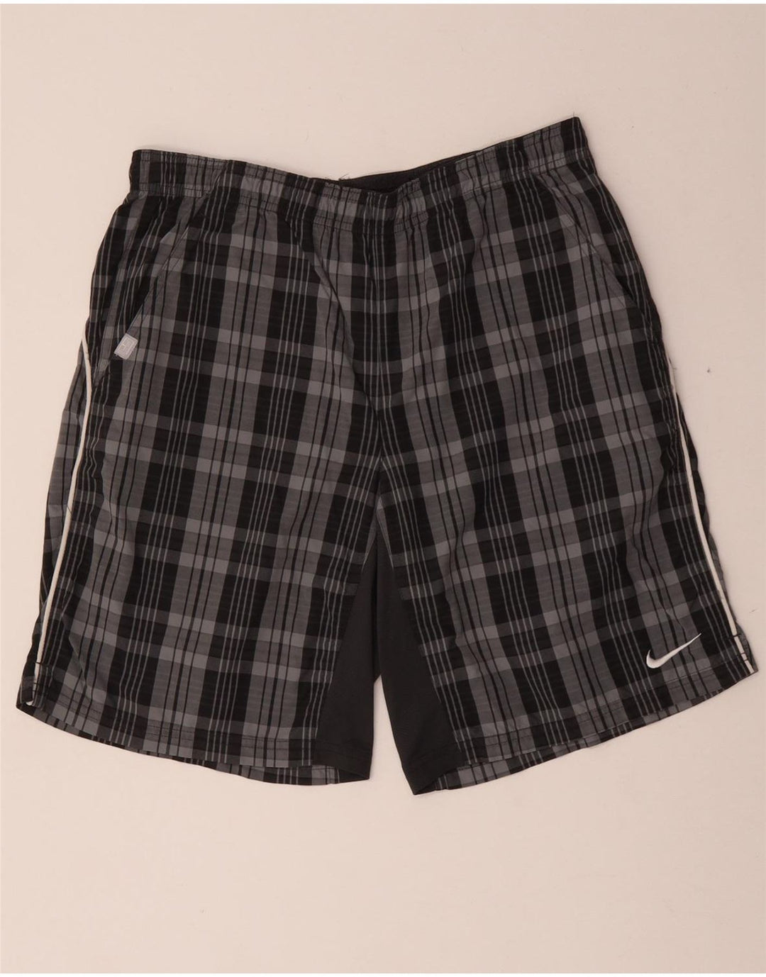Nike Herren-Sportshorts aus mittelgrauem, kariertem Polyester
