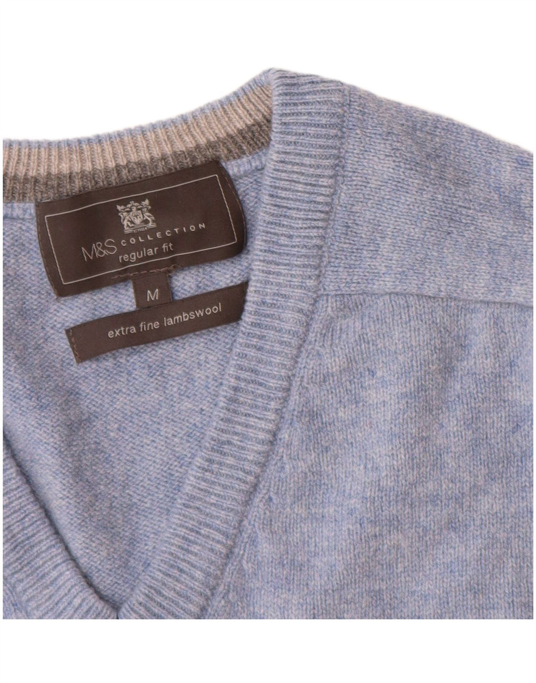 Marks & Spencer Herren-Pullover mit normaler Passform und V-Ausschnitt in Mittelblau