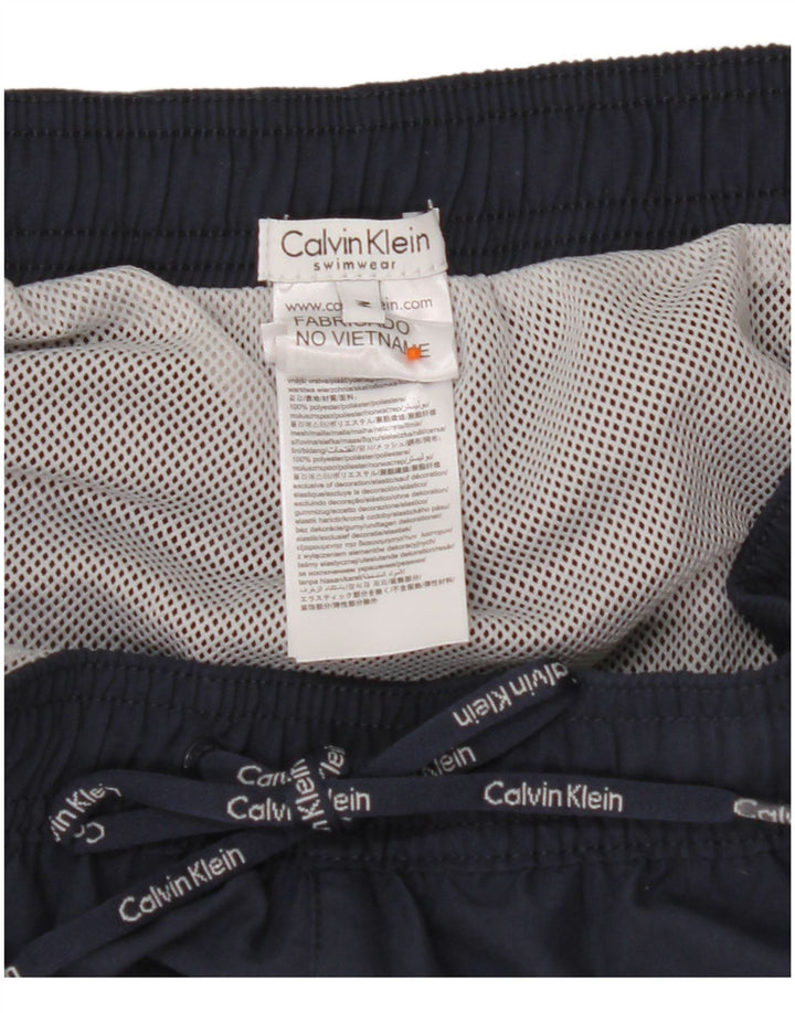 CALVIN KLEIN Herren-Badeshorts mit Grafik, mittelgroß, Marineblau, Farbblock