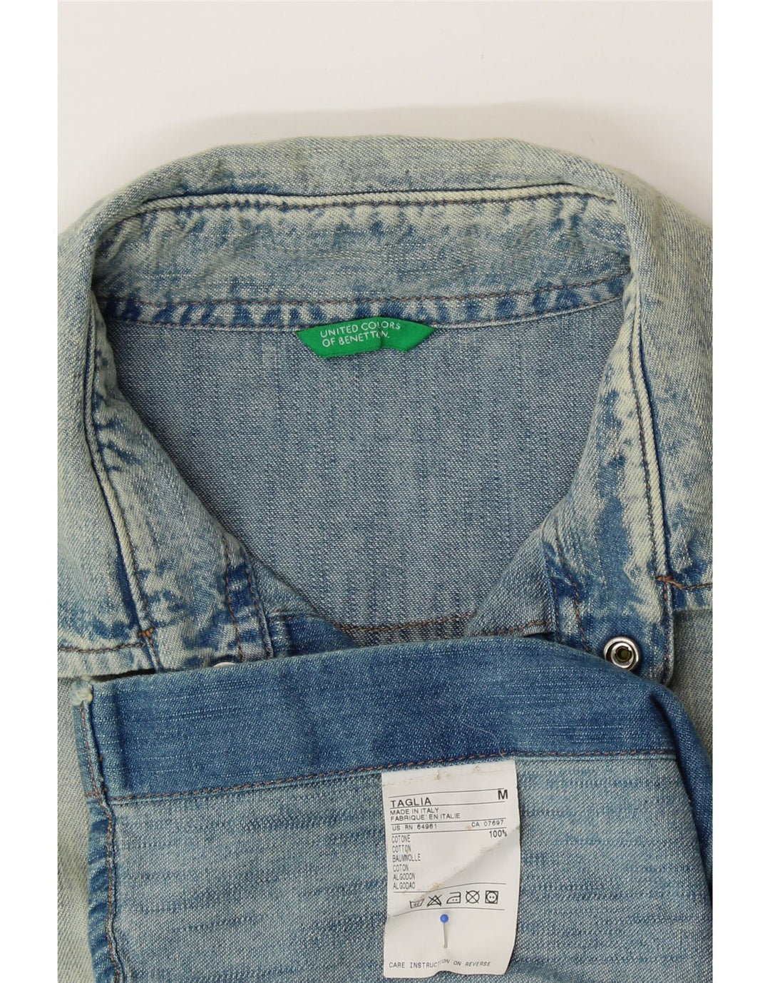 BENETTON Herren-Jeanshemd in Acid-Waschung aus mittelblauer Baumwolle