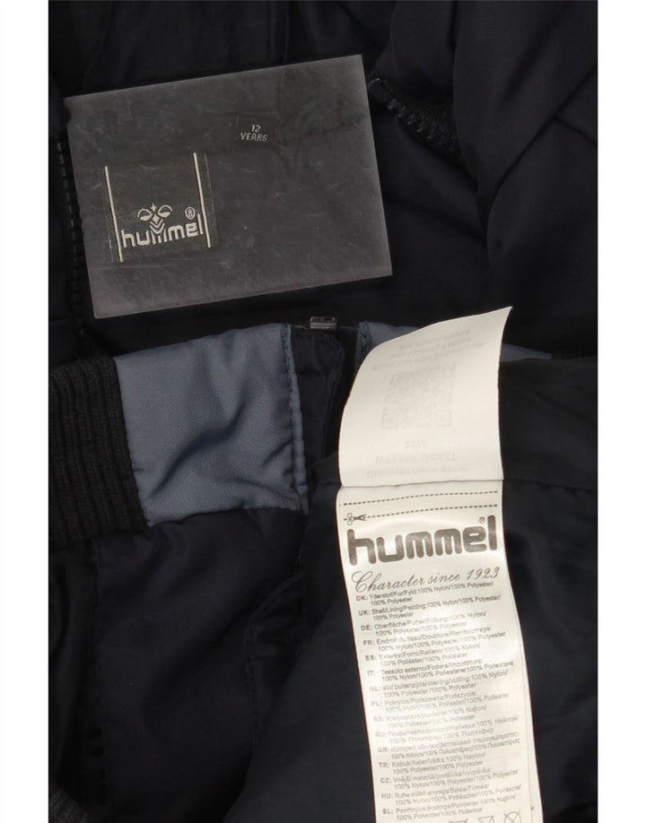 HUMMEL Wattierte Jacke mit grafischer Kapuze für Jungen, 11–12 Jahre, Marineblau, Farbblock