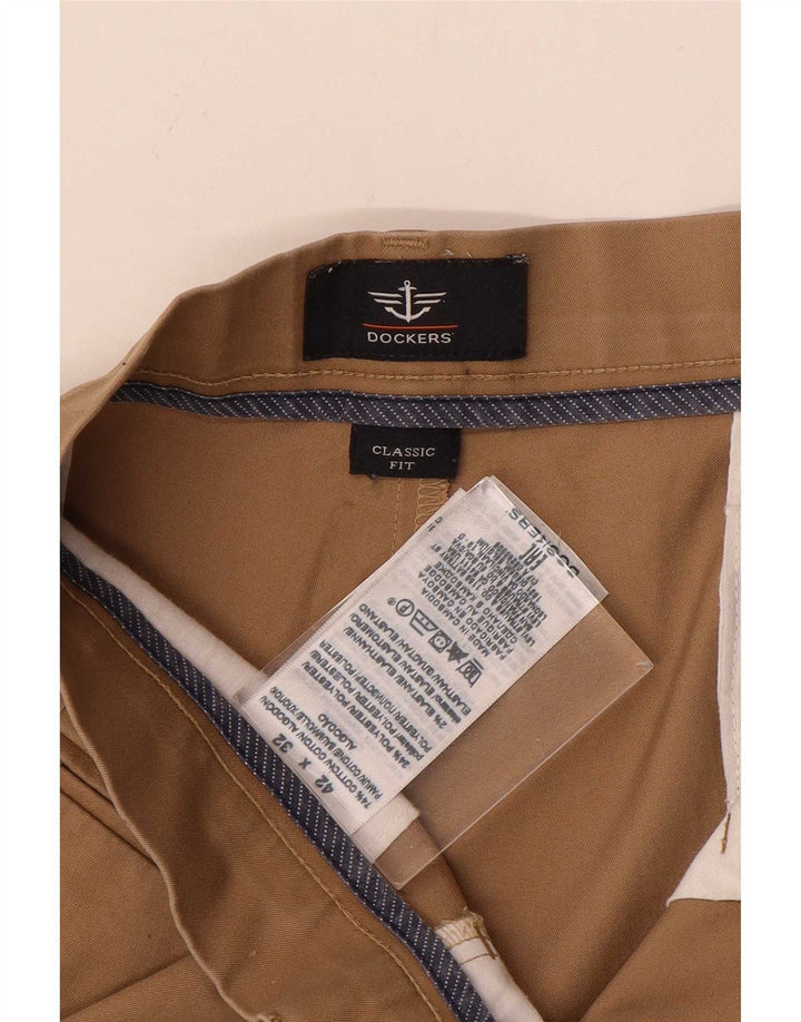 Dockers Herren-Chinohose mit klassischer Passform, W42, L32, Beige, Polyester
