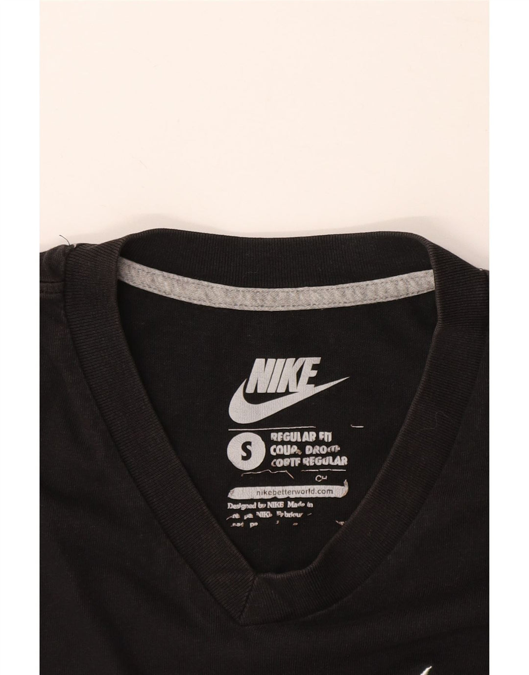 NIKE Herren T-Shirt mit normaler Passform, Größe S, Schwarz