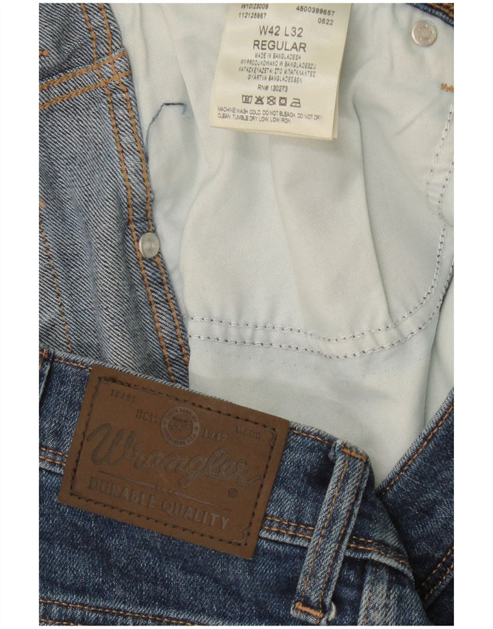 WRANGLER Herren-Jeans mit normaler Passform, verkürzte gerade Passform, W42, L26, Blau, Baumwolle