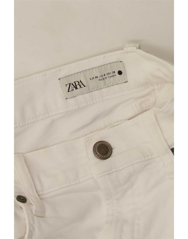 Zara Damen-Jeans, kurz geschnitten, EU 38, Größe S, W28, L26, Weiß