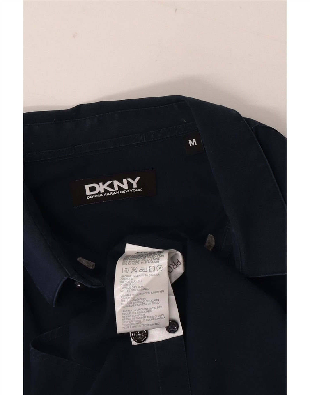 DKNY Herrenhemd aus mittelblauer Baumwolle in Marineblau
