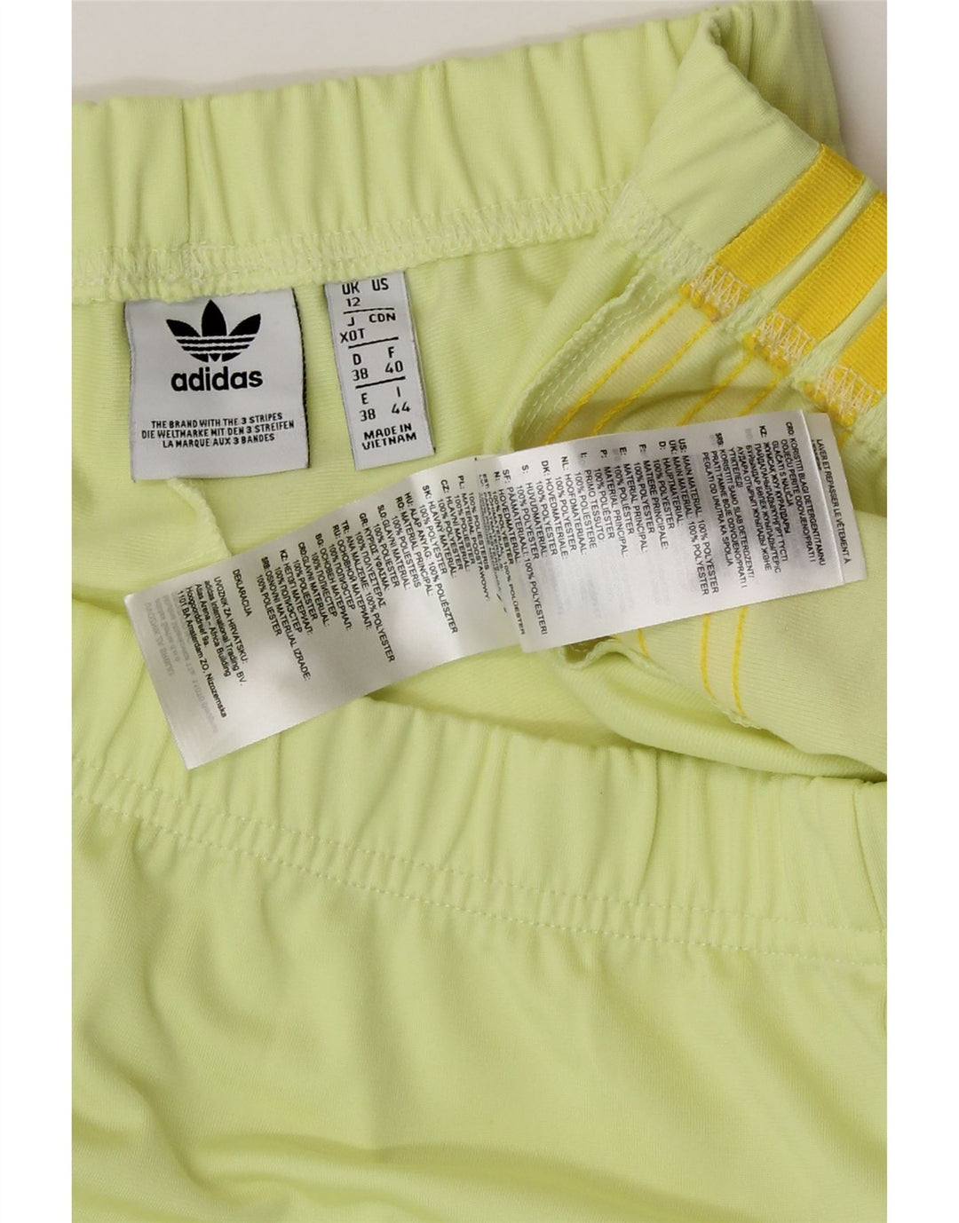 Adidas Damen Sportshorts UK 12 Mittelgelbes Polyester