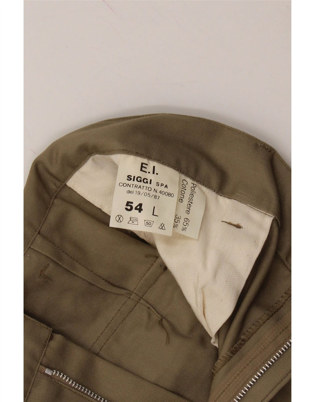VINTAGE Mens Pegged Chino Shorts IT 54 2XL W36 Beige Polyester Vintage Vintage and Second-Hand Vintage from Messina Hembry 