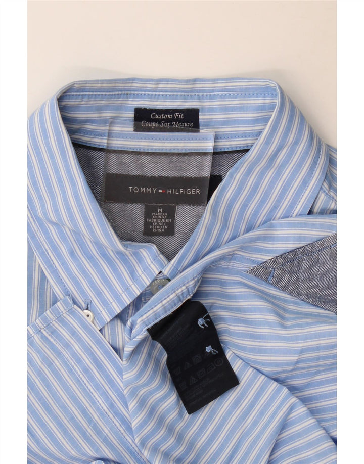 Tommy Hilfiger Herren-Hemd mit individueller Passform, mittelblaue Nadelstreifen-Baumwolle