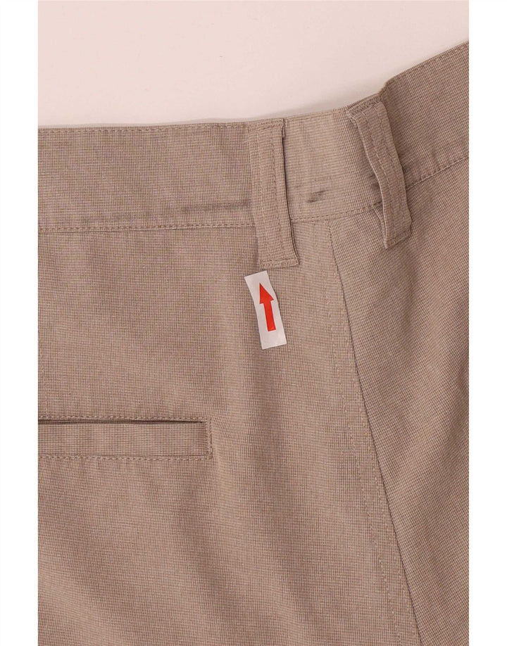 Travis Mathew Herren-Chinoshorts mit normaler Passform, W32, mittelbeigefarbenes Polyester