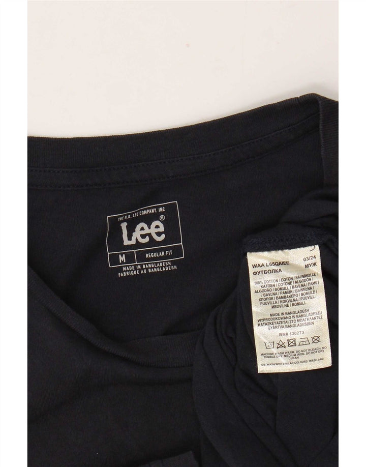 Lee Herren-T-Shirt mit normaler Passform und Grafik, mittelmarineblaue Baumwolle