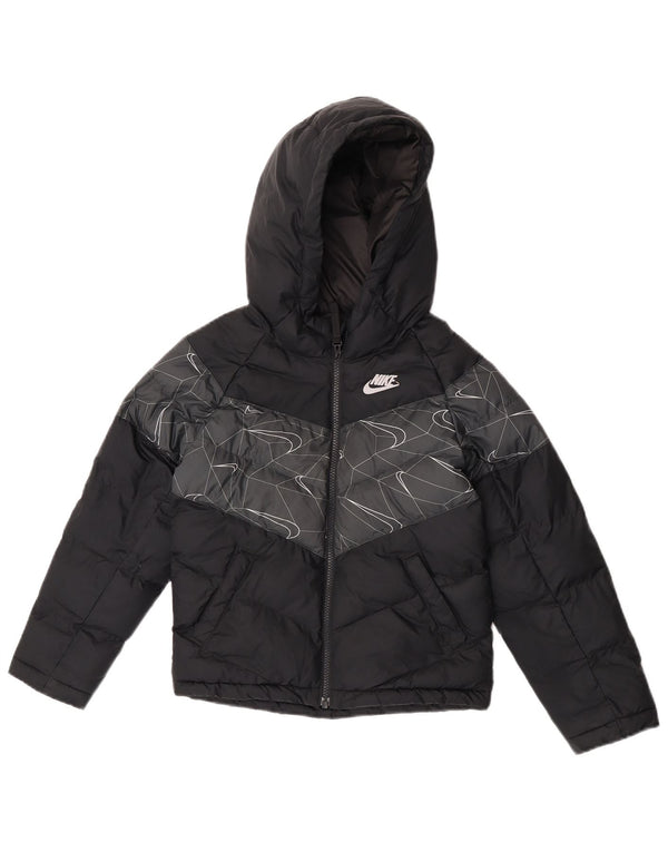 NIKE Wattierte Jacke mit grafischer Kapuze für Jungen, 6–7 Jahre, XS, Schwarz, Farbblock