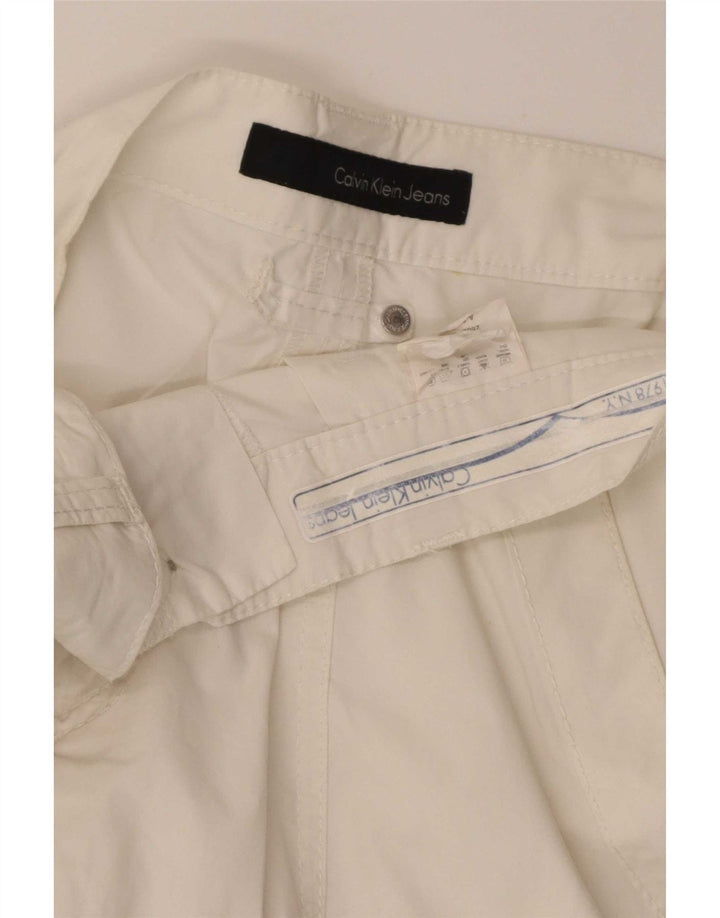Calvin Klein Herren Chinoshorts W32 Mittelweiß