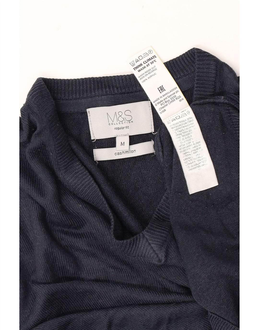 Marks & Spencer Herren-Pullover mit normaler Passform und V-Ausschnitt in mittlerem Marineblau