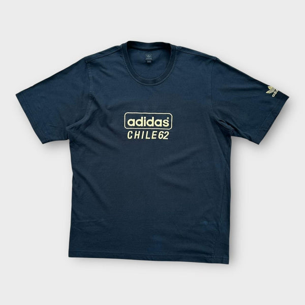 Adidas Chile 62 T-Shirt mit Schriftzug – groß
