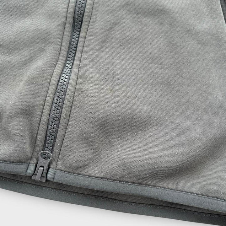 Nike Kapuzenpullover im Tech-Stil – klein