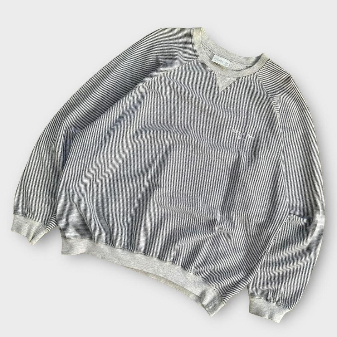 Gestreiftes Adidas-Sweatshirt – groß