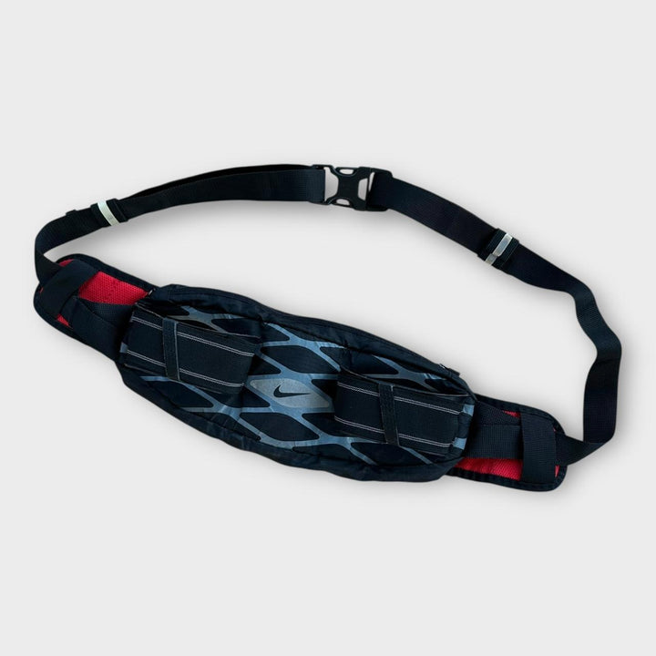 Y2K Nike technische Seitentasche