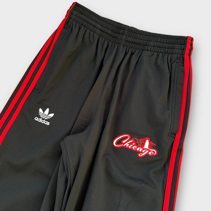 Baggy Adidas Jogginghose - klein (elastisch mit Kordelzug)