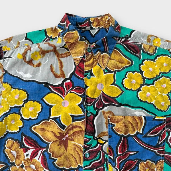 Ausgefallenes Hemd mit Knöpfen – mittelgroß