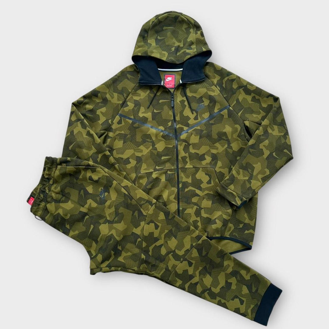 Nike Tech-Fleece-Trainingsanzug – XXL