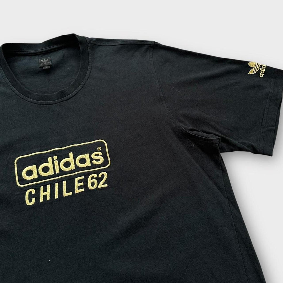 Adidas Chile 62 T-Shirt mit Schriftzug – groß
