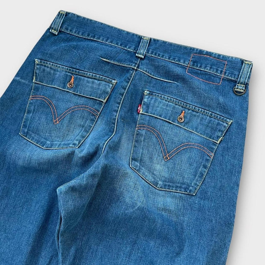Baggy Levi's Twisted-Jeans – Taillenumfang 34