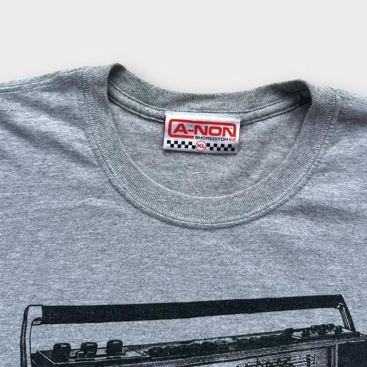 T-Shirt mit DJ-Tape-Grafik – XL