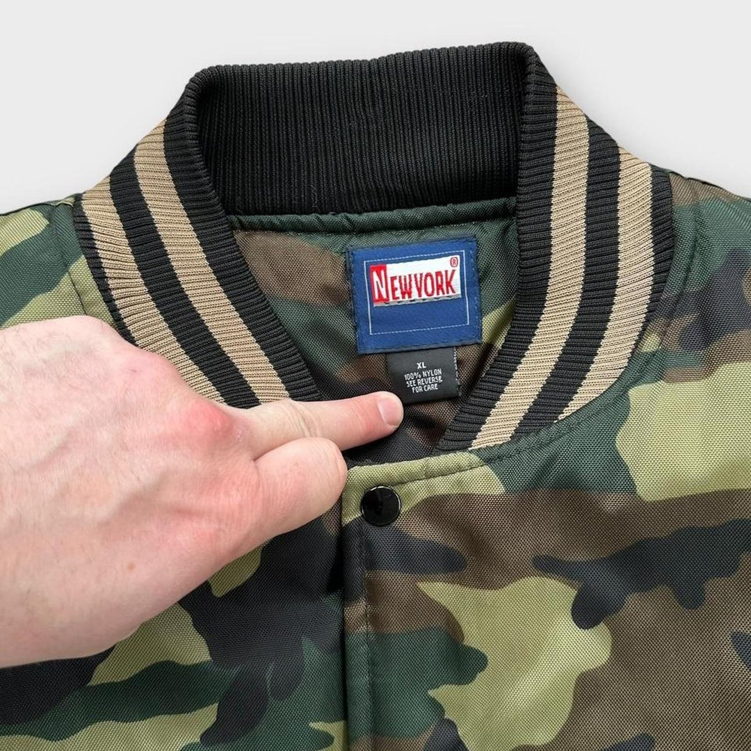 Vintage New York Camouflage Bomberjacke – XL (passt wie ein XXL)