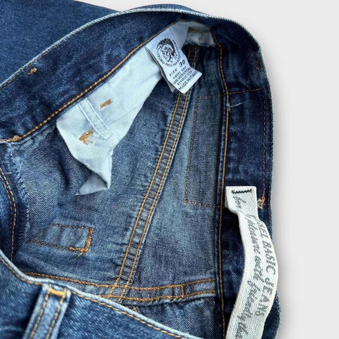 Diesel-Schlagjeans – Taillenumfang 30 Zoll