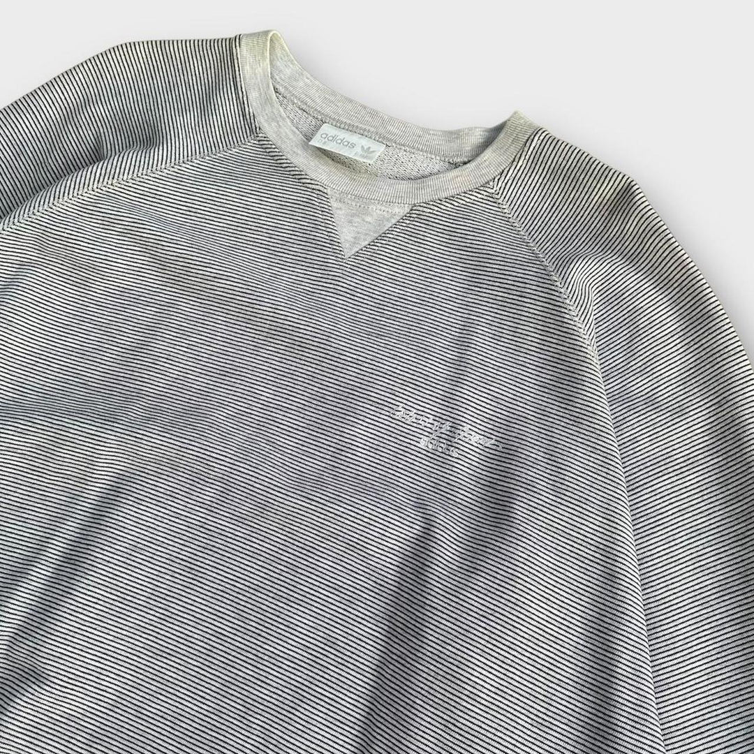 Gestreiftes Adidas-Sweatshirt – groß