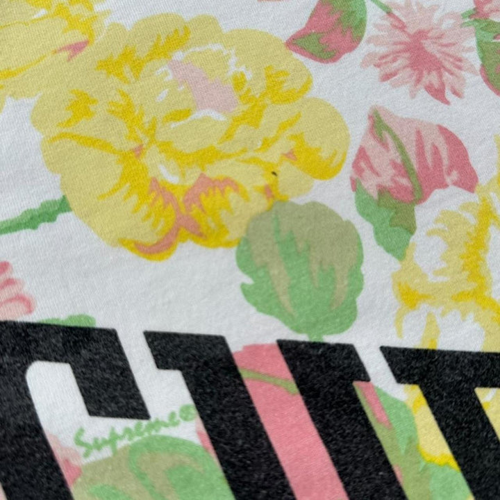 Supreme Blumen-Grafik-T-Shirt – groß