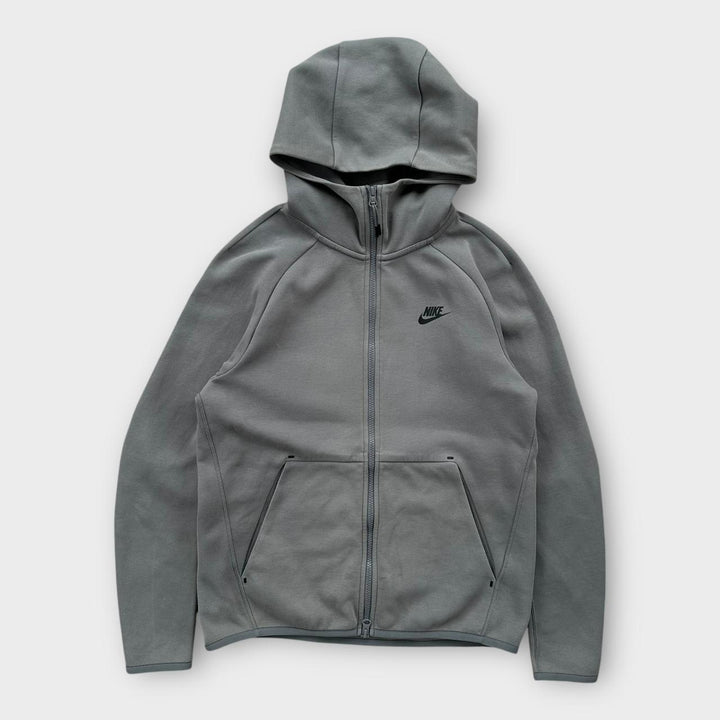 Nike Kapuzenpullover im Tech-Stil – klein