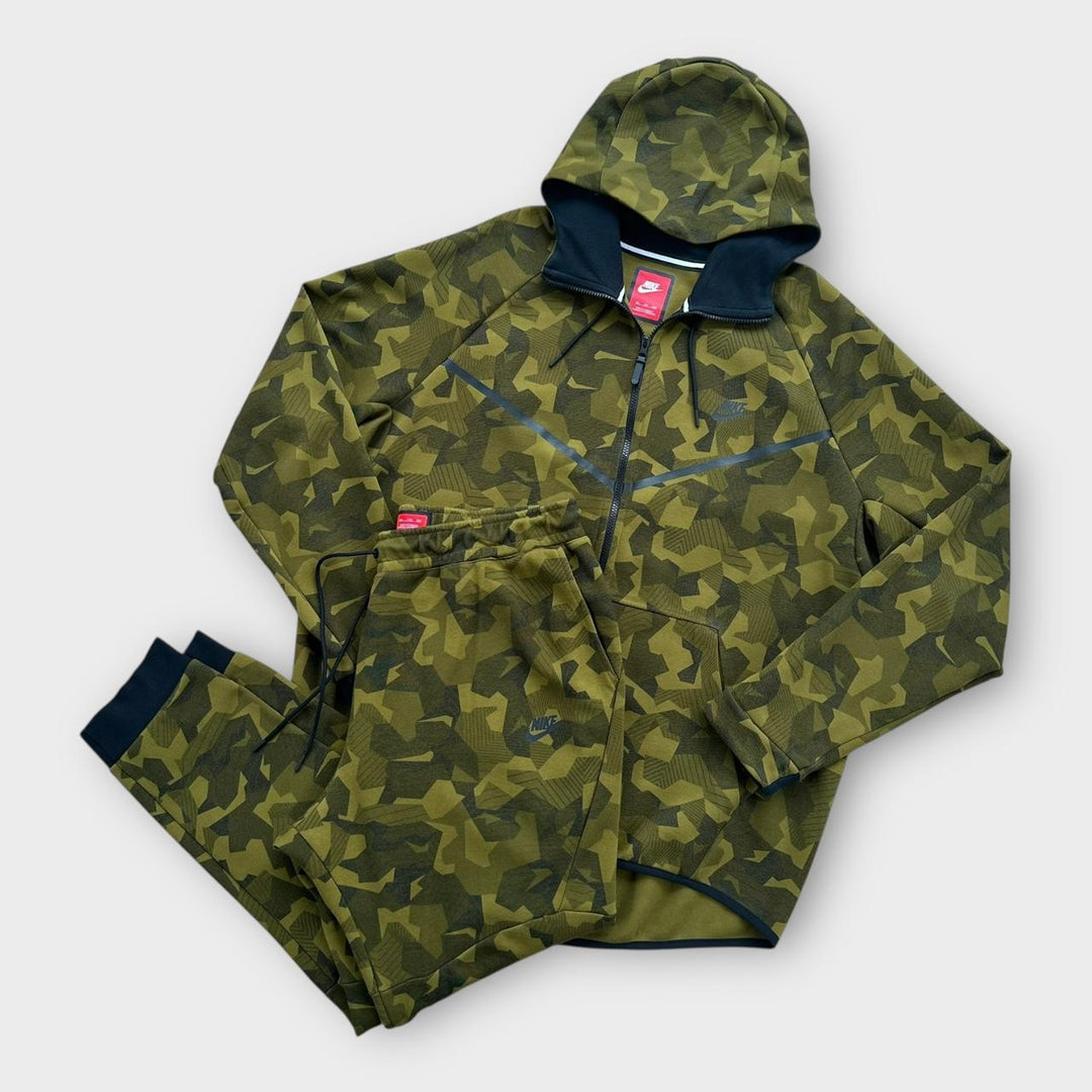 Nike Tech-Fleece-Trainingsanzug – XXL